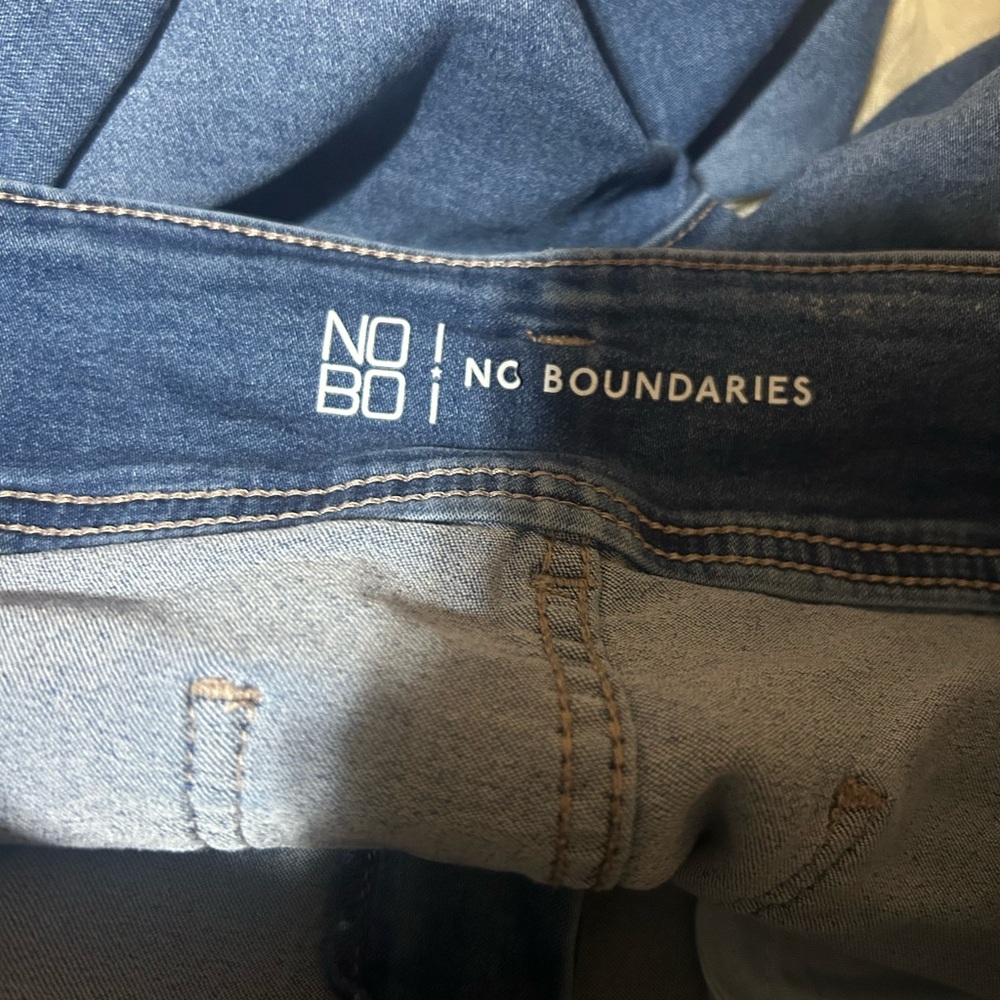 No Boundaries Jeans, size 15 short, smoke free home - Picture 3 of 4